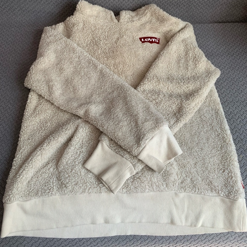 Levi’s fluffy pullover